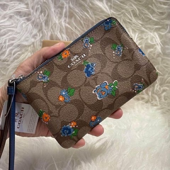 Coach wristlet - Picture 2 of 3